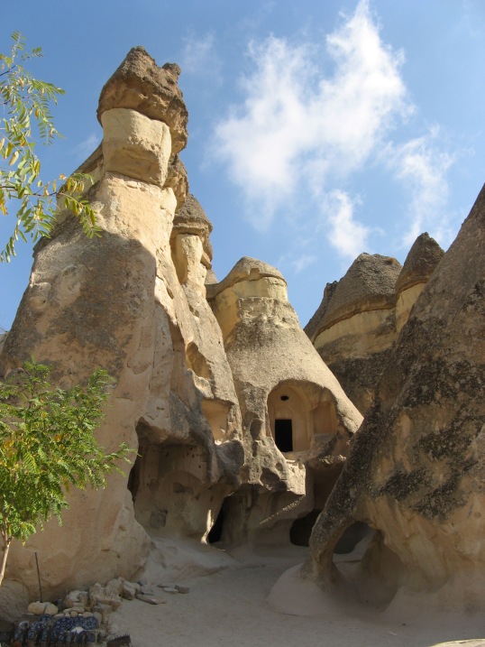 Formaciones rocosas en forma de chimeneas en Pasabagi, Capadocia