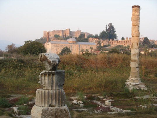 Única columna que queda del antiguo Templo de Artemisa en Éfeso, considerado una de las siete maravillas de la Antigüedad